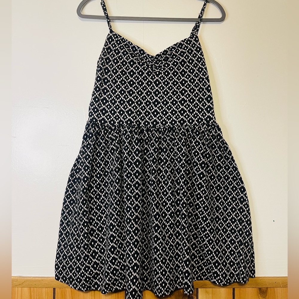 LOFT Black and White Knit Top
